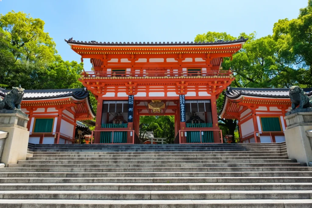 京都のおすすめスポット-八坂神社（正面）_結論BLOG