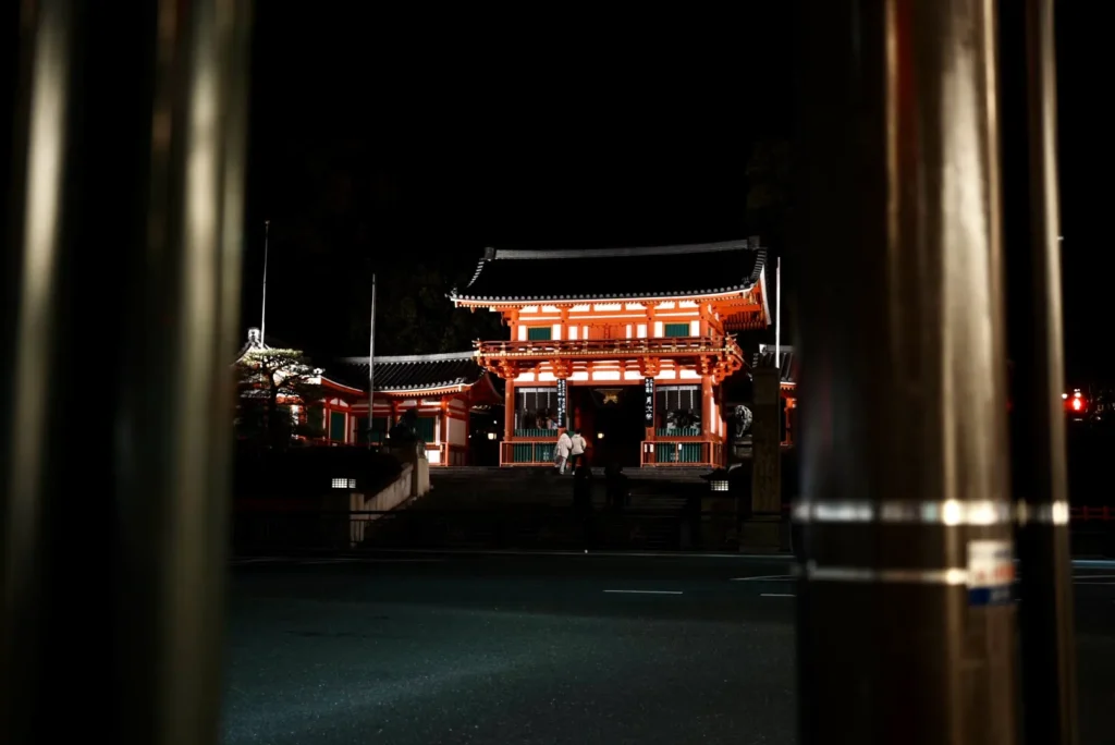 京都のおすすめスポット-八坂神社（夜）_結論BLOG